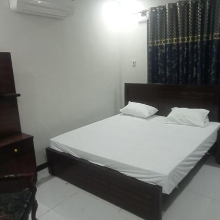 Ryazm Guest House ราวัลปินดี ภายนอก รูปภาพ