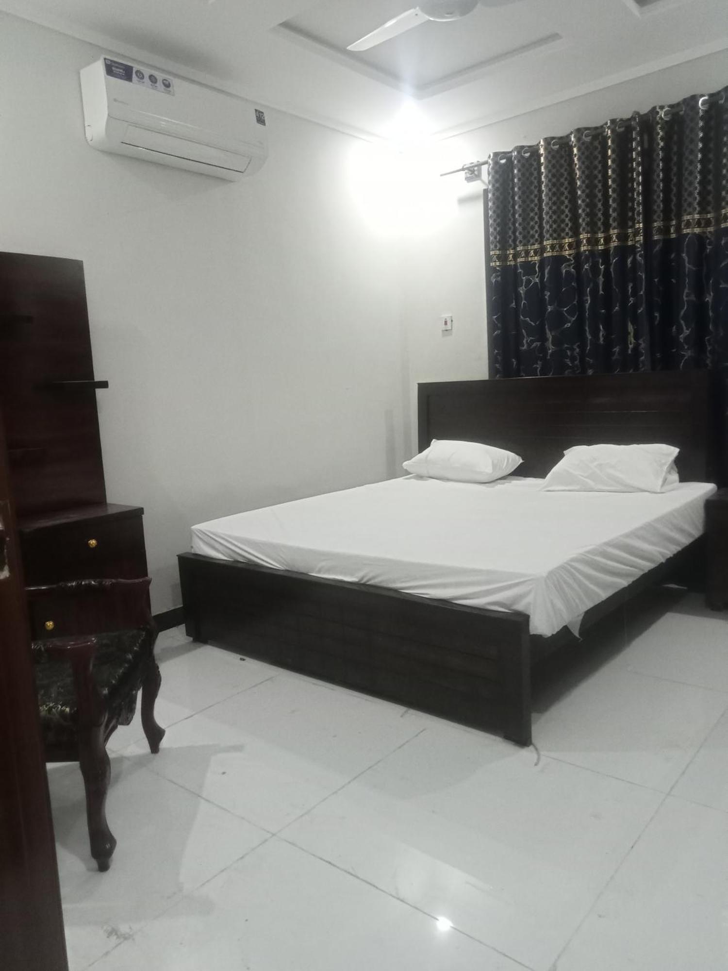 Ryazm Guest House ราวัลปินดี ภายนอก รูปภาพ