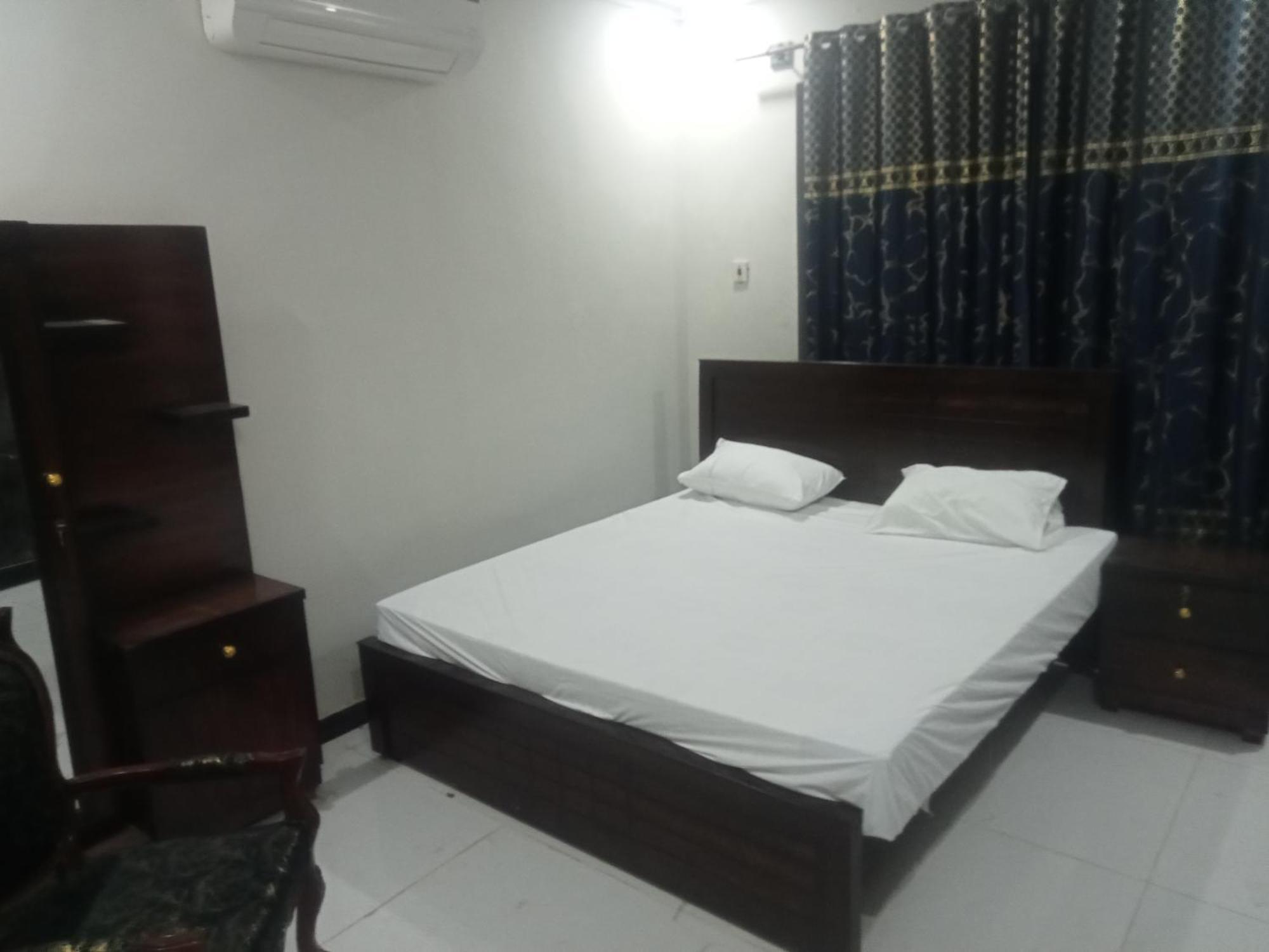 Ryazm Guest House ราวัลปินดี ภายนอก รูปภาพ