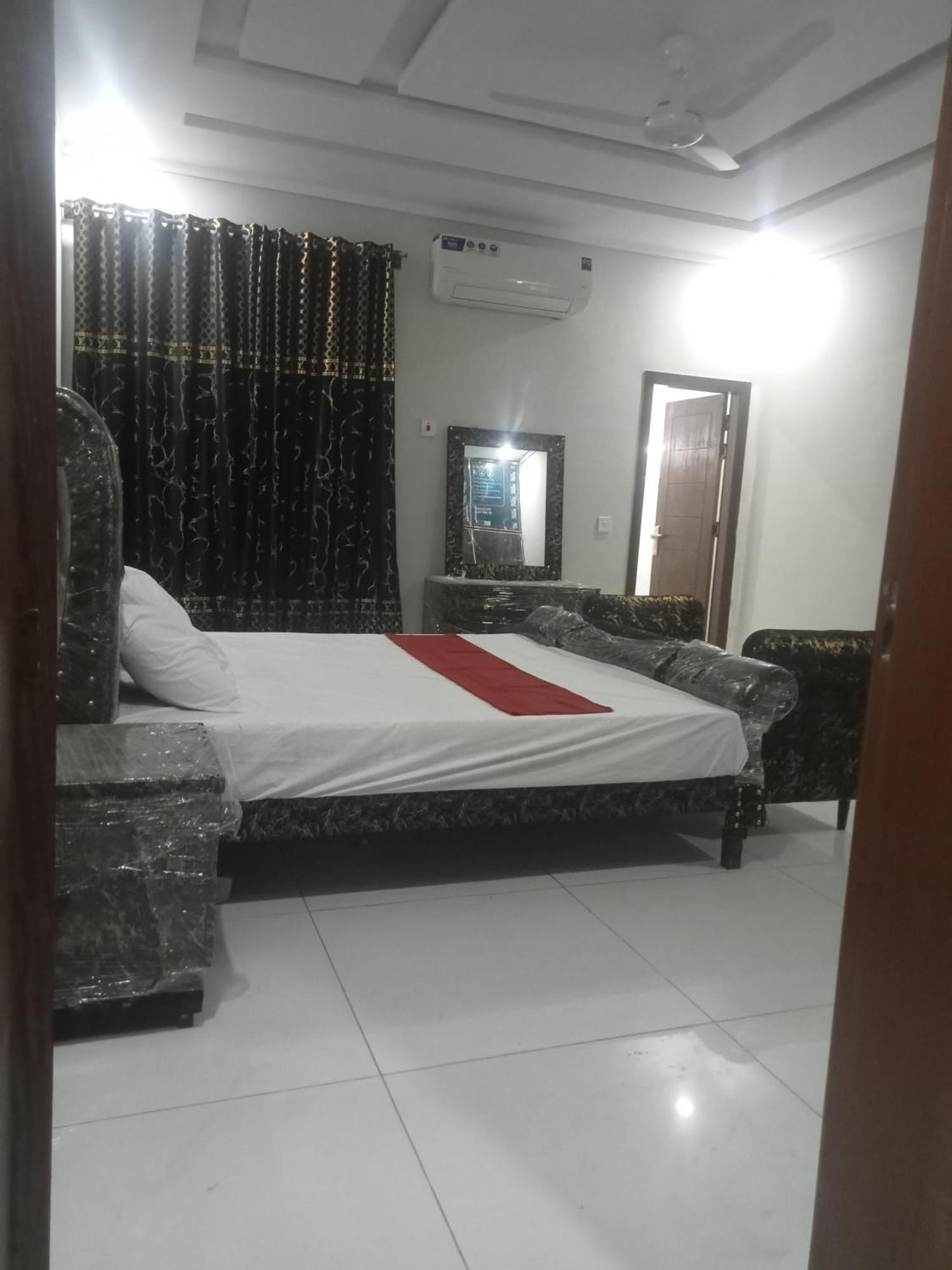 Ryazm Guest House ราวัลปินดี ภายนอก รูปภาพ