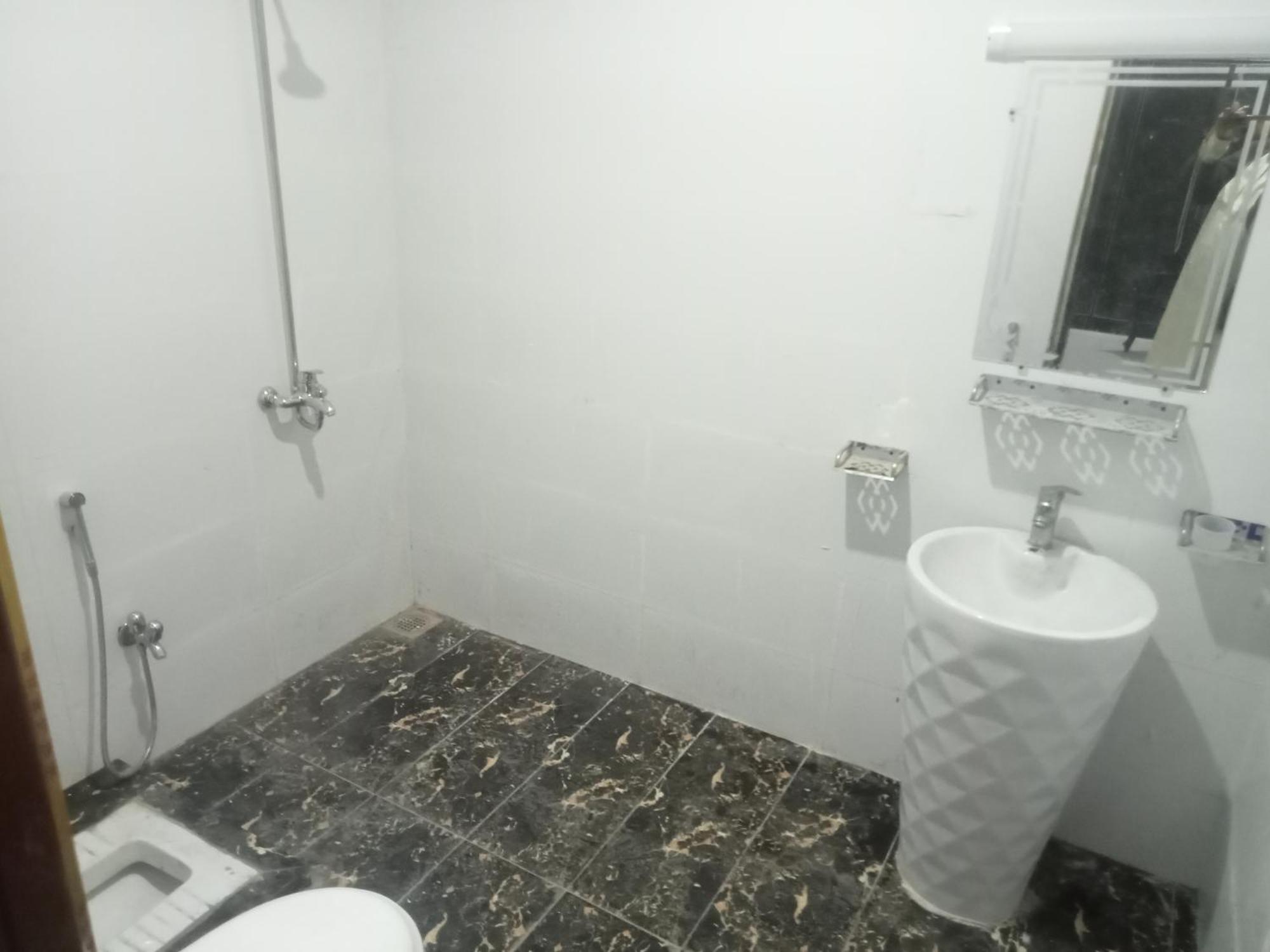 Ryazm Guest House ราวัลปินดี ภายนอก รูปภาพ