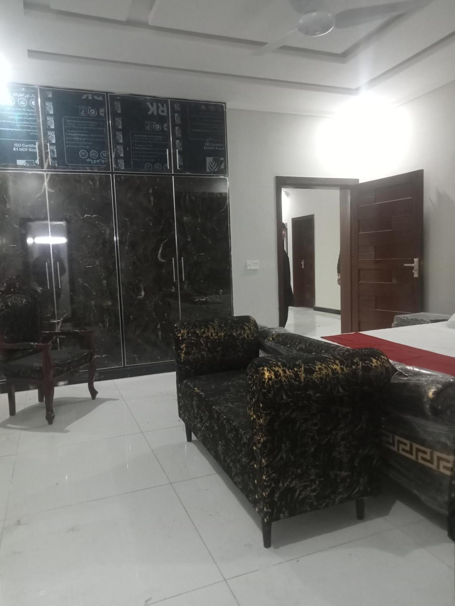Ryazm Guest House ราวัลปินดี ภายนอก รูปภาพ